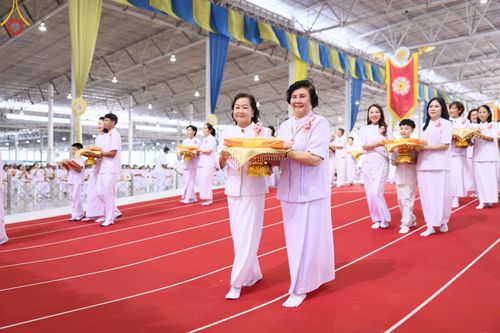 ภาพ No.160192:พิธีทอดผ้าป่าสมทบกฐินวัดพระธรรมกาย และสมทบกฐิน 30,000 วัดทั่วไทย ครั้งที่ 3 ณ สภาธรรมกายสากล วัดพระธรรมกาย วันพฤหัสบดีที่ 10 ตุลาคม พ.ศ. 2567