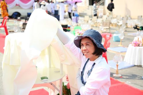 ภาพ No.117021:V.16 เป็นทีม การเตรียมงาน เก็บงาน การรับบุญของเจ้าหน้าที่หน่วยงานต่างๆ เพื่อโครงการธรรมยาตรา กตัญญูบูชามหาปูชนียาจารย์ พระมงคลเทพมุนี (สด จนฺทสโร) พระผู้ปราบมาร อนุสรณ์สถาน 7 แห่ง ปีที่ 12 ระหว่างวันที่ 2 - 31 มกราคม พ.ศ. 2567