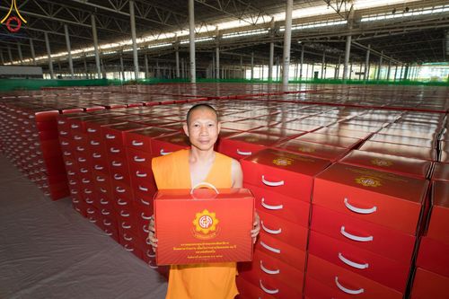 ภาพ No.212326:วันพุธที่ 19 มีนาคม พ.ศ. 2568 การบรรจุไทยธรรมลงกล่องสำเร็จ 43,500 กล่อง เพื่อถวายแด่พระสังฆาธิการ 40,000 กว่าวัดทั่วไทย ในวันคุ้มครองโลก 22 เมษายน พ.ศ. 2568 ณ บ้านแก้วเรือนทองคุณยายฯ วัดพระธรรมกาย