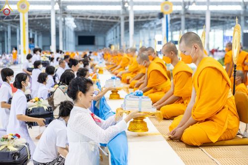 ภาพ No.88208:พิธีมุทิตาสักการะ เปรียญธรรม 9,6,3 และบาลีศึกษา 6,3  พิธีมอบดวงแก้วสามเณรทรงบาลีไวยากรณ์ วันอาทิตย์ 17 กันยายน พ.ศ. 2566 ณ สภาธรรมกายสากล วัดพระธรรมกาย