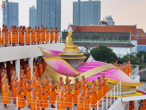 ภาพ No.300053:วันที่ 22 มกราคม พ.ศ.2569 พระธรรมยาตราปฏิบัติธรรม และถ่ายภาพหมู่ประวัติศาสตร์ ณ อาคารธรรมยาตรา กตัญญูบูชามหาปูชนียาจารย์  ตรงข้ามวัดปากน้ำภาษีเจริญ จ.กรุงเทพมหานคร ในโครงการธรรมยาตรา กตัญญูบูชา มหาปูชนียาจารย์ พระมงคลเทพมุนี(สด จนฺทสโร) พระผู้ปราบมาร อนุ