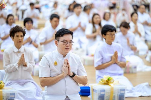 ภาพ No.280529:วันที่ 28 ธันวาคม พ.ศ.2568 พิธีถวายอุปกรณ์ทำความสะอาด ณ ห้องแก้วสารพัดนึก วัดพระธรรมกาย