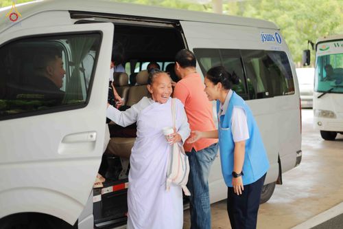 ภาพ No.344325:วันที่ 21-23 สิงหาคม พ.ศ. 2569 สัมมนารวมใจผู้นำบุญ บูชาธรรม 82 ปี หลวงพ่อธัมมชโย รุ่นที่ 1 กฐินสามัคคีทั่วไทย 30,000 วัด โครงการอุปสมบทบูชาธรรมมหาปูชนียาจารย์ 3,000 รูป  ณ ศูนย์ปฏิบัติธรรมเวิล์ดพีช วัลเล่ย์ จ.นครราชสีมา