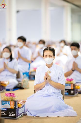 ภาพ No.84501:พิธีถวายผ้าอาบน้ำฝนและประทีปโคมไฟ ในวันอาสาฬหบูชา ณ ห้องแก้วสารพัดนึก 1 วัดพระธรรมกาย วันอังคารที่ 1 สิงหาคม พ.ศ. 2566