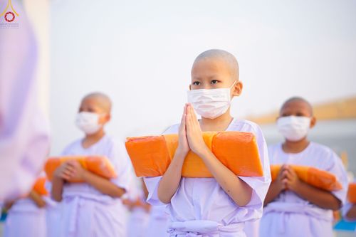 ภาพ No.79767:พิธีเวียนประทักษิณ ณ พระมหาธรรมกายเจดีย์ และพิธีวันทาเจดีย์ ในโครงการบรรพชาสามเณรฟื้นฟูพระพุทธศาสนาทั่วไทย วันเสาร์ที่ 8 เมษายน พ.ศ.2566