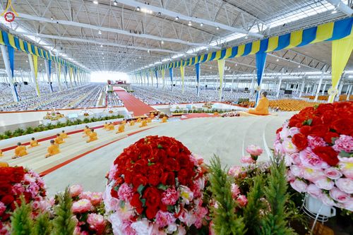 ภาพ No.85112:บรรยากาศการต้อนรับพระสังฆาธิการทั่วประเทศ และพิธีบูชาข้าวพระในวันสมาธิโลก วันอาทิตย์ต้นเดือนที่ 6 สิงหาคม พ.ศ. 2566 ณ สภาธรรมกายสากล วัดพระธรรมกาย