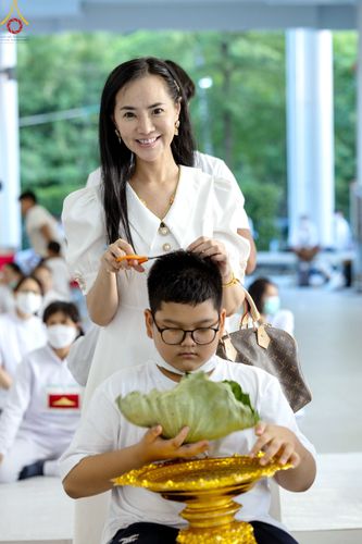 ภาพ No.78453:พิธีตัดปอยผม โครงการหน่อแก้วเปรียญธรรมรุ่นที่ 11  วันที่ 26 มีนาคม พ.ศ.2566  ณ หมู่กุฏิสามเณร อาคารค่ายจองแชมป์ วัดพระธรรมกาย