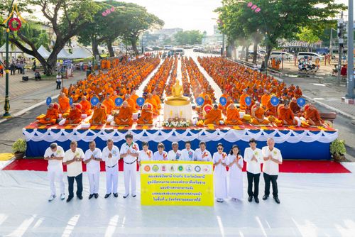 ภาพ No.329500:วันอาทิตย์ที่ 24 พฤษภาคม พ.ศ. 2569 พิธีตักบาตรพระ 1,000 รูป เพื่อถวายเป็นพุทธบูชาในเทศกาลวิสาขบูชาโลก และ ถวายเป็นพระราชกุศล  ณ ลานศิลปวัฒนธรรม เมืองปัตตานี จ.ปัตตานี