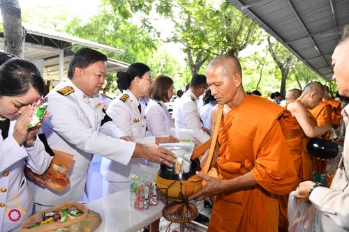 ภาพ No.344298:วันที่ 12 สิงหาคม พ.ศ. 2569  พสกนิกรชาวอำเภอคลองหลวง พร้อมใจร่วมพิธีสวดพระพุทธมนต์และทำบุญตักบาตรถวายพระราชกุศล เนื่องในวันคล้ายวันพระราชสมภพ สมเด็จพระบรมราชชนนีพันปีหลวง และวันแม่แห่งชาติ 12 สิงหาคม 2569