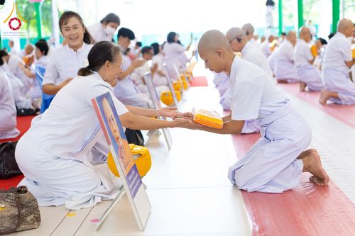 ภาพ No.286561:วันเสาร์ที่ 12 กรกฏาคม พ.ศ.2568 พิธีบรรพชาอุปสมบท  โครงการบรรพชาอุปสมบทหมู่ ธรรมทายาทนานาชาติ(ภาคภาษาจีน), โครงการบรรพชาสามเณร โรงเรียนนานาชาติ รุ่นที 14