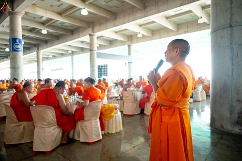 ภาพ No.323785:วันที่ 22 เมษายน พ.ศ.2569(วันคุ้มครองโลก) งานถวายมหาสังฆทาน 40,000 กว่าวัดทั่วประเทศ คณะสงฆ์ฉันภัตตาหารเพล