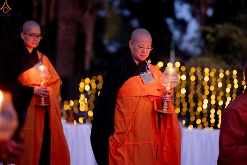 ภาพ No.332998:วันอาทิตย์ที่ 31 พฤษภาคม พ.ศ. 2569 วันวิสาขบูชา ณ วัดพระธรรมกายแคลิฟอร์เนีย  ประเทศสหรัฐอเมริกา