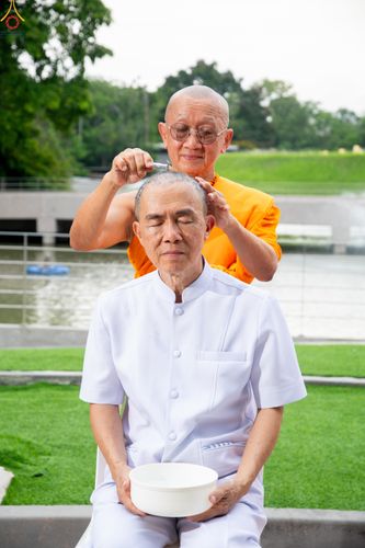 ภาพ No.330232:วันที่ 30 พฤษภาคม พ.ศ.2569 พิธีตัดปอยผมและปลงผม อุบาสกอุปสมบทอุทิศชีวิต 11 ท่าน ณ โบสถ์พระไตรปิฎก วัดพระธรรมกาย จังหวัดปทุมธานี