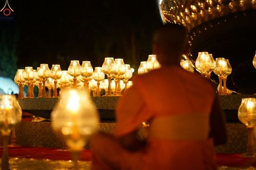ภาพ No.69526:พิธีจุดประทีปถวายเป็นพุทธบูชา และบูชาธรรมมหาปูชนียาจารย์ ในโครงการธรรมยาตรากตัญญูบูชา มหาปูชนียาจารย์ พระมงคลเทพมุนี(สด จนฺทสโร) พระผู้ปราบมาร ปีที่ 11 ณ อนุสรณ์สถานมหาวิหารพระมงคลเทพมุนี อ.สองพี่น้อง จ.สุพรรณบุรี
