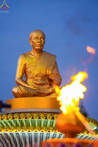 ภาพ No.70251:พิธีจุดประทีปถวายเป็นพุทธบูชา และบูชาธรรมมหาปูชนียาจารย์ ในโครงการธรรมยาตรากตัญญูบูชา มหาปูชนียาจารย์ พระมงคลเทพมุนี(สด จนฺทสโร) พระผู้ปราบมาร ปีที่ 11 ณ อนุสรณ์สถานลำดับที่ 2 สถานที่ตั้งมโนปณิธานบวชตลอดชีวิต อนุสรณ์สถานคลองบางนางแท่น อ.สามพราน จ.นครปฐม 