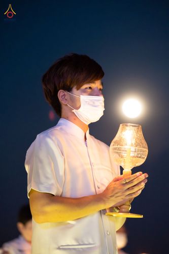 ภาพ No.81852:พิธีจุดวิสาขประทีปและเวียนประทักษิณ เนื่องในวันวิสาขบูชา วันเสาร์ที่ 3 มิถุนายน 2566 ณ ลานธรรมพระมหาธรรมกายเจดีย์ วัดพระธรรมกาย จ.ปทุมธานี