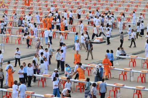 ภาพ No.323167:วันที่ 19 เมษายน พ.ศ.2569 การเรียงกล่องไทยธรรม , เตรียมงานจราจร เพื่องานถวายมหาสังฆทาน 40,000 กว่าวัดทั่วประเทศ วันคุ้มครองโลก 22 เมษายน พ.ศ.2569 วัดพระธรรมกาย