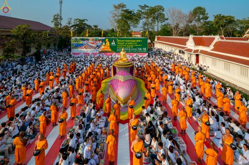 ภาพ No.297637:วันที่ 18 มกราคม พ.ศ. 2569 พิธีตักบาตรพระธรรมยาตรา ณ วัดโบสถ์บน ต.บางคูเวียง จ.นนทบุรี อนุสรณ์สถานลำดับที่ 4 สถานที่เกิดด้วยกายธรรม ในโครงการธรรมยาตรา กตัญญูบูชา มหาปูชนียาจารย์ พระมงคลเทพมุนี(สด จนฺทสโร) พระผู้ปราบมาร อนุสรณ์สถาน 7 แห่ง ปีที่ 14