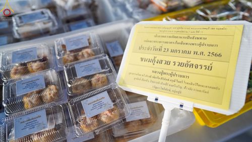 ภาพ No.73942:พิธีถวายภัตตาหารเป็นสังฆทาน แด่คณะพระธรรมยาตราฯ ในโครงการธรรมยาตรากตัญญูบูชา มหาปูชนียาจารย์ พระมงคลเทพมุนี(สด จนฺทสโร) พระผู้ปราบมาร อนุสรณ์สถาน 7 แห่ง ปีที่ 11 วันที่ 23 มกราคม พ.ศ. 2566