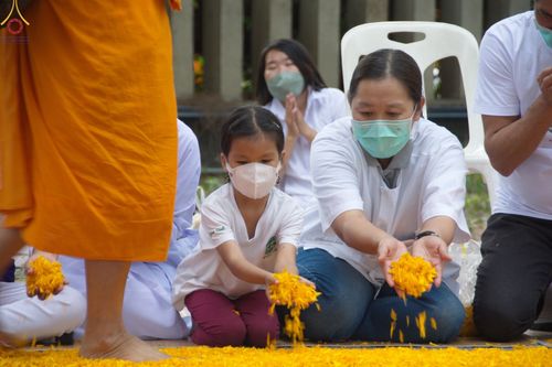 ภาพ No.69062:พิธีต้อนรับพระธรรมยาตรา ในโครงการธรรมยาตรากตัญญูบูชา มหาปูชนียาจารย์ พระมงคลเทพมุนี(สด จนฺทสโร) พระผู้ปราบมาร อนุสรณ์สถาน 7 แห่ง ปีที่ 11 วันที่ 3 มกราคม พ.ศ. 2566 ณ อนุสรณ์สถานมหาวิหารพระมงคลเทพมุนี จ.สุพรรณบุรี