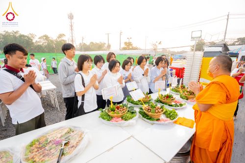 ภาพ No.294825:วันที่ 15 มกราคม พ.ศ. 2569 พิธีถวายภัตตาหารเป็นสังฆทาน แด่พระธรรมยาตรา ณ วัดโบสถ์บน ต.บางคูเวียง จ.นนทบุรี อนุสรณ์สถานลำดับที่ 4 สถานที่เกิดด้วยกายธรรม ในโครงการธรรมยาตรา กตัญญูบูชา มหาปูชนียาจารย์ พระมงคลเทพมุนี(สด จนฺทสโร) พระผู้ปราบมาร อนุสรณ์สถาน 7 แ