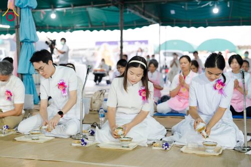 ภาพ No.299282:วันที่ 21 มกราคม พ.ศ. 2569 พิธีถวายภัตตาหารเป็นสังฆทาน แด่พระธรรมยาตรา ณ อนุสรณ์สถานบางปลา วัดบางปลา อำเภอบางเลน จังหวัดนครปฐม ในโครงการธรรมยาตรา กตัญญูบูชา มหาปูชนียาจารย์ พระมงคลเทพมุนี(สด จนฺทสโร) พระผู้ปราบมาร อนุสรณ์สถาน 7 แห่ง ปีที่ 14