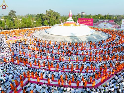 ภาพ No.70604:พิธีตักบาตรพระธรรมยาตราฯ ในโครงการธรรมยาตรากตัญญูบูชา มหาปูชนียาจารย์ พระมงคลเทพมุนี(สด จนฺทสโร) พระผู้ปราบมาร ปีที่ 11 ณ อนุสรณ์สถานลำดับที่ 2 สถานที่ตั้งมโนปณิธานบวชตลอดชีวิต อนุสรณ์สถานคลองบางนางแท่น อ.สามพราน จ.นครปฐม วันที่ 14 มกราคม พ.ศ. 2566