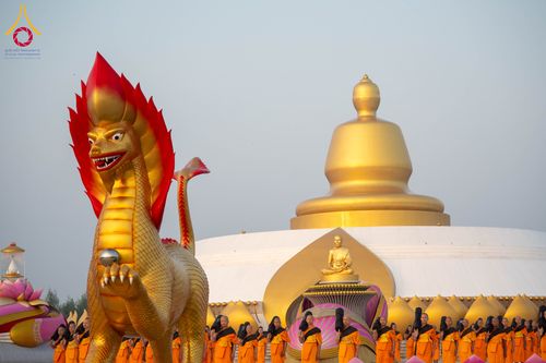 ภาพ No.299850:วันที่ 19 มกราคม พ.ศ.2569 พระธรรมยาตราปฏิบัติธรรมและถ่ายภาพหมู่ประวัติศาสตร์ ณ อนุสรณ์สถานลำดับที่ 5 สถานที่เผยแผ่วิชชาธรรมกายครั้งแรก  อนุสรณ์สถานบางปลาวัดบางปลา อ.บางเลน จ.นครปฐม ในโครงการธรรมยาตรา กตัญญูบูชา มหาปูชนียาจารย์ พระมงคลเทพมุนี(สด จนฺทสโร) 