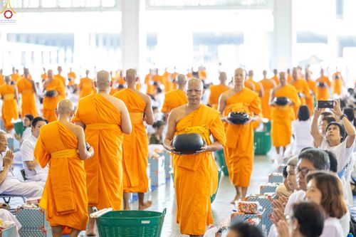 ภาพ No.345404:วันพฤหัสบดีที่ 27 สิงหาคม พ.ศ.2569 พิธีตักบาตรในวันธรรมชัย ณ สภาธรรมกายสากล วัดพระธรรมกาย ปทุมธานี