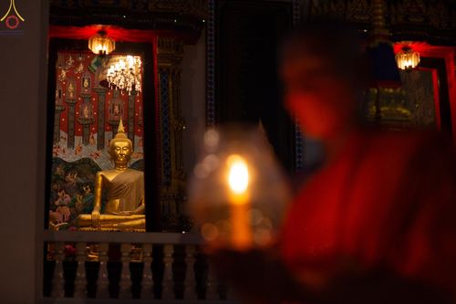 ภาพ No.73466:พิธีจุดประทีปถวายเป็นพุทธบูชา และบูชาธรรมมหาปูชนียาจารย์ ในโครงการธรรมยาตรากตัญญูบูชา มหาปูชนียาจารย์ พระมงคลเทพมุนี(สด จนฺทสโร) พระผู้ปราบมาร ปีที่ 11 ณ อนุสรณ์สถานลำดับที่ 4 สถานที่เกิดด้วยกายธรรม วัดโบสถ์ (บน) บางคูเวียง อ.บางกรวย จ.นนทบุรี วันที่ 21 