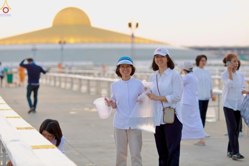 ภาพ No.320426:วันที่ 9 เมษายน พ.ศ.2569 การเตรียมงาน มัดถุงน้ำ ถ่วงขาโต๊ะไทยธรรม เพื่องานถวายมหาสังฆทาน 40,000 กว่าวัดทั่วประเทศ วันคุ้มครองโลก 22 เมษายน พ.ศ.2569 วัดพระธรรมกาย