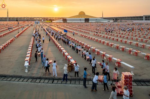 ภาพ No.322641:วันที่ 17 เมษายน พ.ศ.2569 การเรียงกล่องไทยธรรม เรียงน้ำดื่ม เรียงร่ม ณ ลานธรรมพระมหาธรรมกายเจดีย์ เพื่องานถวายมหาสังฆทาน 40,000 กว่าวัดทั่วประเทศ วันคุ้มครองโลก 22 เมษายน พ.ศ.2569 วัดพระธรรมกาย