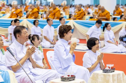 ภาพ No.342234:วันอาทิตย์ที่ 2 สิงหาคม พ.ศ.2569 พิธีมุทิตาสักการะพระภิกษุ  ผู้สอบได้เปรียญธรรม 9 ประโยค ระดับโลก ปีที่ 38, พิธีมอบโล่เกียรติยศ และทุนการศึกษา สำนักเรียนบาลีดีเด่นทั่วประเทศ ณ สภาธรรมกายสากล วัดพระธรรมกาย