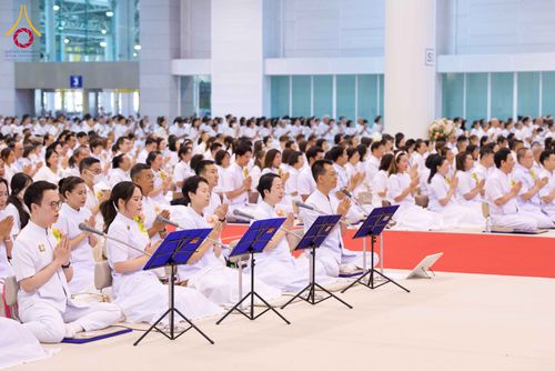 ภาพ No.318389:วันอาทิตย์ต้นเดือนที่ 5 เมษายน พ.ศ.2569 พิธีบูชาข้าวพระ ณ สภาธรรมกายสากล วัดพระธรรมกาย