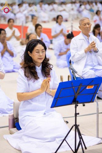 ภาพ No.321582:วันอาทิตย์ที่ 12 เมษายน พ.ศ.2569 กิจกรรมงานบุญวันอาทิตย์ สาธุชนปฏิบัติธรรมร่วมกัน ณ ห้องแก้วสารพัด 1 วัดพระธรรมกาย ปทุมธานี