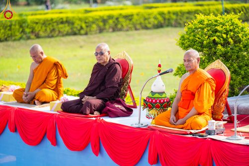 ภาพ No.314110:วันจันทร์ที่ 16 มีนาคม พ.ศ. 2569 พิธีเวียนเทียนประทักษิณ และพิธีบรรพชาสามเณร 500 รูป ณ วิหารมายาเทวี ประเทศเนปาล