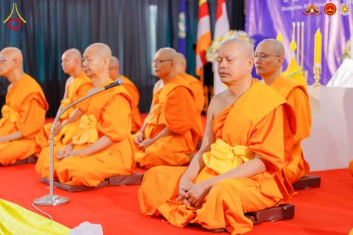 ภาพ No.284451:วันพุธที่ 17  ธันวาคม พ.ศ.2568  พิธีปลงผมนาคธรรมทายาท  โครงการบรรพชาสามเณรและบวชอุบาสิกาแก้ว  ณ วิทยาลัยศรีวิจายา (Sekolah Tinggi Agama Buddha Negeri Sriwijaya) เมืองตังเกอรัง จังหวัดบันเตน ประเทศอินโดนีเซีย