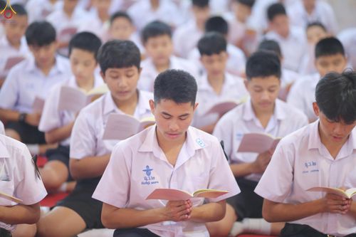 ภาพ No.289005:วันพุธที่ 17 ธันวาคม พ.ศ.2568 กิจกรรมเยาวชนไทยรวมใจทำความดี "เด็กดีมหานคร ต้นแบบด้านศีลธรรม" แข่งขันสอบตอบปัญหาศีลธรรมในพระพุทธศาสนา ครั้งที่ 7 และวันรวมพลังเด็กดี V-Star ประจำปี 2568 ณ วัดมหาธาตุยุวราชรังสฤษฎิ์ราชวรมหาวิหาร กรุงเทพมหานคร