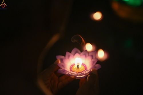 ภาพ No.301366:วันที่ 22 มกราคม พ.ศ. 2569 พิธีลอยประทีปธรรมถวายเป็นพุทธบูชา และบูชาธรรมมหาปูชนียาจารย์  ณ อนุสรณ์สถานลำดับที่ 5 สถานที่เผยแผ่วิชชาธรรมกายครั้งแรก อนุสรณ์สถานบางปลา วัดบางปลา อำเภอบางเลน จังหวัดนครปฐม ในโครงการธรรมยาตรา กตัญญูบูชา มหาปูชนียาจารย์ พระมงคล