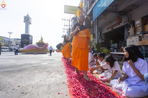 ภาพ No.287758:วันที่ 3 มกราคม พ.ศ. 2569 พิธีต้อนรับพระธรรมยาตรา ครั้งที่ 2 (ภาพชุดที่ 2) ในโครงการธรรมยาตรา กตัญญูบูชา มหาปูชนียาจารย์ พระมงคลเทพมุนี(สด จนฺทสโร) พระผู้ปราบมาร อนุสรณ์สถาน 7 แห่ง ปีที่ 14 ณ อนุสรณ์สถานมหาวิหารพระมงคลเทพมุนี (โลตัสแลนด์) อ.สองพี่น้อง จ.