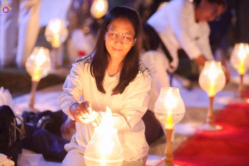 ภาพ No.294072:วันที่ 13 มกราคม พ.ศ. 2569 พิธีจุดประทีปถวายเป็นพุทธบูชา และบูชาธรรมมหาปูชนียาจารย์  (ภาพชุดที่ 2) ณ วัดสองพี่น้อง ต.ต้นตาล อ.สองพี่น้อง จ.สุพรรณบุรี ในโครงการธรรมยาตรา กตัญญูบูชา มหาปูชนียาจารย์ พระมงคลเทพมุนี(สด จนฺทสโร) พระผู้ปราบมาร อนุสรณ์สถาน 7 แห่