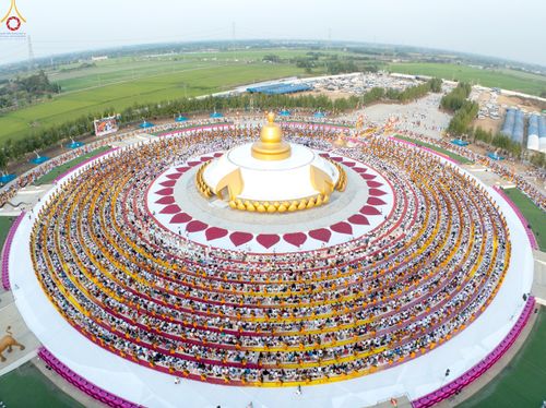 ภาพ No.299667:วันที่ 18 มกราคม พ.ศ. 2569 พิธีต้อนรับพระธรรมยาตรา (ภาพชุดที่ 2) ณ อนุสรณ์สถานลำดับที่ 5  สถานที่เผยแผ่วิชชาธรรมกายครั้งแรก อนุสรณ์สถานบางปลา วัดบางปลา อำเภอบางเลน จังหวัดนครปฐม ในโครงการธรรมยาตรา กตัญญูบูชา มหาปูชนียาจารย์ พระมงคลเทพมุนี(สด จนฺทสโร) พระ