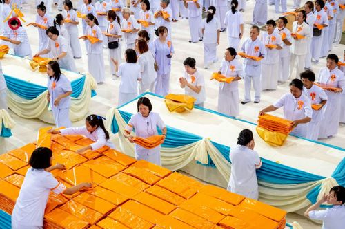 ภาพ No.215467:วันอาทิตย์ต้นเดือนที่ 6 เมษายน พ.ศ. 2568 ขบวนอัญเชิญผ้าป่าสมทบ มหาสังฆทาน 40,000 กว่าวัดทั่วประเทศ ณ สภาธรรมกายสากล วัดพระธรรมกาย