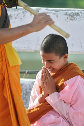 ภาพ No.193336:พิธีต้อนรับพระธรรมยาตรา ณ อนุสรณ์สถาน สถานที่เกิดในเพศสมณะ วัดสองพี่น้อง อำเภอสองพี่น้อง จังหวัดสุพรรณบุรี ในโครงการธรรมยาตรา กตัญญูบูชา มหาปูชนียาจารย์ พระมงคลเทพมุนี(สด จนฺทสโร) พระผู้ปราบมาร อนุสรณ์สถาน 7 แห่ง ปีที่ 13 วันที่ 11 มกราคม พ.ศ. 2568