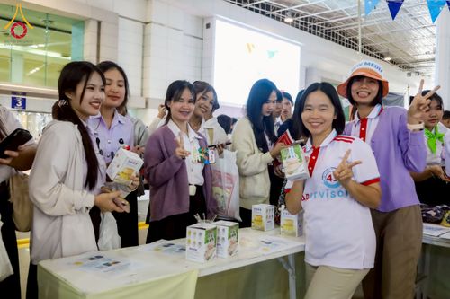 ภาพ No.273223:วันที่ 22 พฤศจิกายน พ.ศ. 2568 การอบรม SUPERVISOR รอบ Final Course โครงการตอบปัญหาธรรมะ "ทางก้าวหน้า" ครั้งที่ 43 ณ ห้องแก้วสารพัดนึก 1 สภาธรรมกายสากล วัดพระธรรมกาย จ.ปทุมธานี