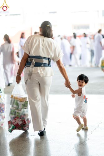 ภาพ No.167570:พิธีตักบาตรและพิธีบูชาข้าวพระ ในวันอาทิตย์ที่ 3 พฤศจิกายน พ.ศ. 2567 ณ วัดพระธรรมกาย