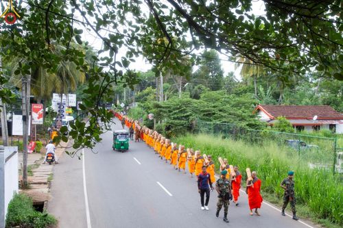 ภาพ No.140762:PhotoStory มหาศรัทธา ธรรมยาตราศรีลังกา EP.4 โครงการสยาม-ลังกา ธรรมยาตรา ฉลองเทศกาลวิสาขบูชาแห่งชาติ ศรีลังกา  บูชาธรรม 80 ปีหลวงพ่อธัมมชโย เส้นทางจาก เมืองดัมบูลลา ไปยัง เมืองมาตะเล  ตั้งแต่วันที่ 17-20 พฤษภาคม พ.ศ. 2567
