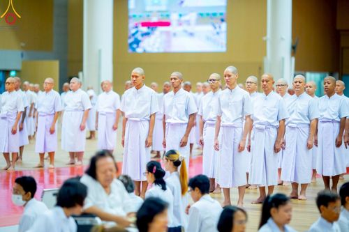 ภาพ No.217029:วันเสาร์ที่ 12 เมษายน พ.ศ. 2568 พิธีเวียนประทักษิณรอบพระมหาธรรมกายเจดีย์  พิธีวันทาเจดีย์ พิธีขอขมาและมอบผ้าไตร ในโครงการอุปสมบทหมู่ บูชาธรรมหลวงพ่อธัมมชโย, โครงการธรรมทายาท ระดับอุดมศึกษา รุ่นที่ 52 ,  โครงการบวชพระนานาชาติ AEC & WAB CEO รุ่นที่ 4 , ณ ว