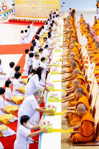 ภาพ No.146168:วันมหารำลึก ครั้งที่ 34 พิธีร่วมรำลึกถึงนักสร้างบารมีที่ล่วงลับไปแล้ว , พิธีสวดพระพุทธมนต์ ณ ห้องแก้วสารพัดนึก 1 วัดพระธรรมกาย วันเสาร์ที่ 27 กรกฎาคม พ.ศ. 2567