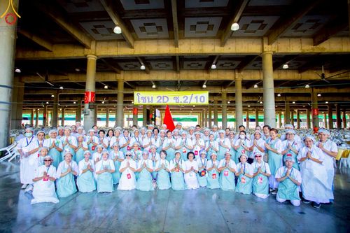 ภาพ No.219482:วันอังคารที่ 22 เมษายน พ.ศ. 2568 พิธีมอบปัจจัยช่วยเหลือครู 4 จังหวัดชายแดนภาคใต้ , พิธีกล่าวคำถวายอุปกรณ์ เพื่อเตรียมการต้อนรับคณะสงฆ์ฯ , พิธีกล่าวคำถวายภัตตาหารเป็นสังฆทาน , คณะสงฆ์ฉันภัตตาหารเพล  เนื่องในวันคุ้มครองโลก พิธีถวายมหาสังฆทานแด่คณะสงฆ์